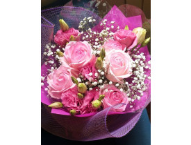 Buquê de Rosas em Tons Rosados e astromélias