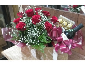 Linda Caixa contendo 12 rosas vermelhas , 01 vinho nacional, 01 caixa de chocolates Ferrero Rocher. Presente perfeito para qualquer ocasião, para celebrar o amor, amizade ou apenas para demonstrar carinho.