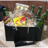 Linda caixa (ou cesta conforme disponibilidade)  contendo 04 cervejas, 01 mix de amendoins, 01 caixa de ferrero roucher, 01 vidro azeitonas 200 gr. e  01 salamito. Presente ideal para homens ou mulheres para um happy hour.